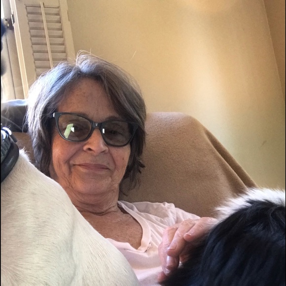 Profile Picture of Teresa Labaire (@terrelabaire) on Poshmark