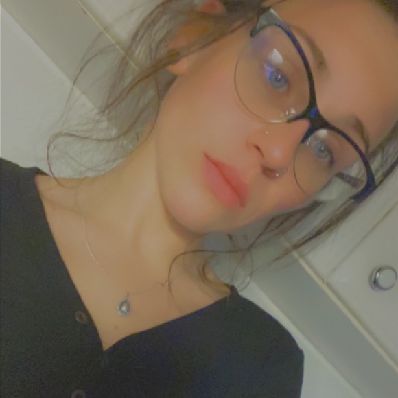 Profile Picture of Alyssa Inglesby (@alyssainglesby) on Poshmark