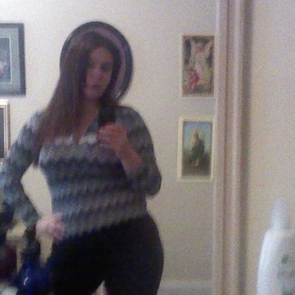 Profile Picture of Lindsay Kinross (@kittybuzz69) on Poshmark