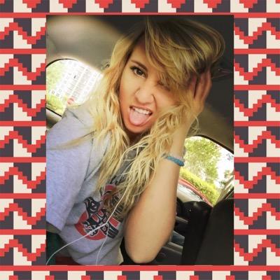 Profile Picture of Madeline Phillips (@mcp_2) on Twitter