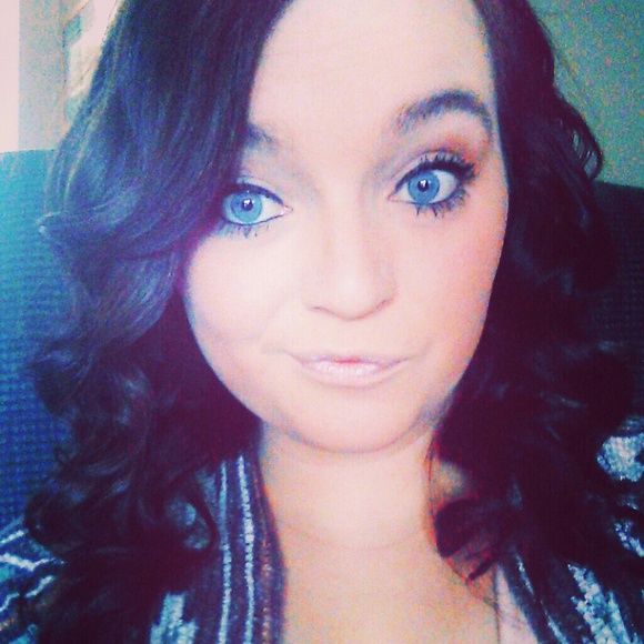 Profile Picture of Candice Crippen (@candy2007) on Poshmark