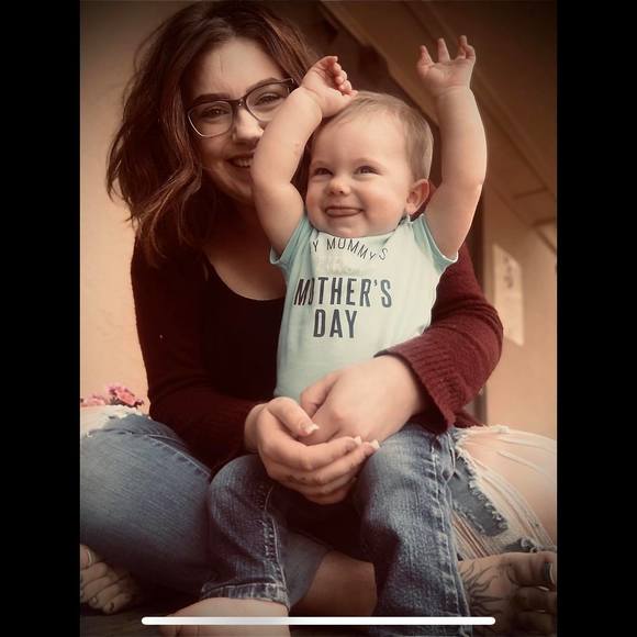 Profile Picture of Larae Carney (@laraecarney) on Poshmark