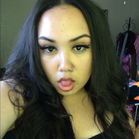 Profile Picture of Gabriella Chavez (@bwabiaaa) on Poshmark