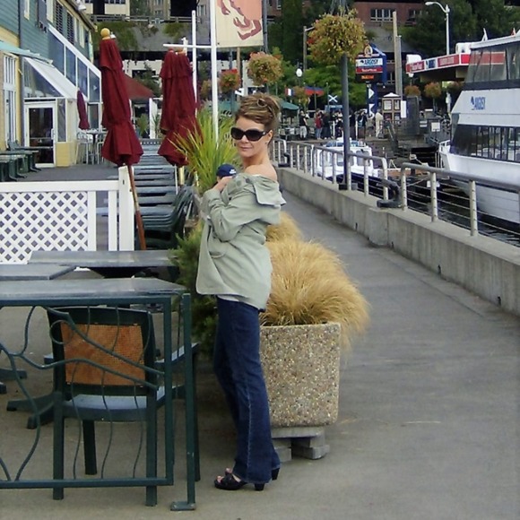 Profile Picture of Andrew Olive (@sophisfashions) on Poshmark