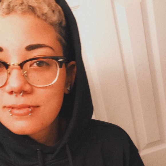 Lexa Danderson - Poshmark Profile Picture of Lexa Danderson (@rockaluable) on Poshmark