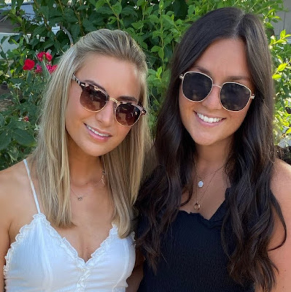 Profile Picture of Danielle Cesarski (@dcesarski) on Poshmark