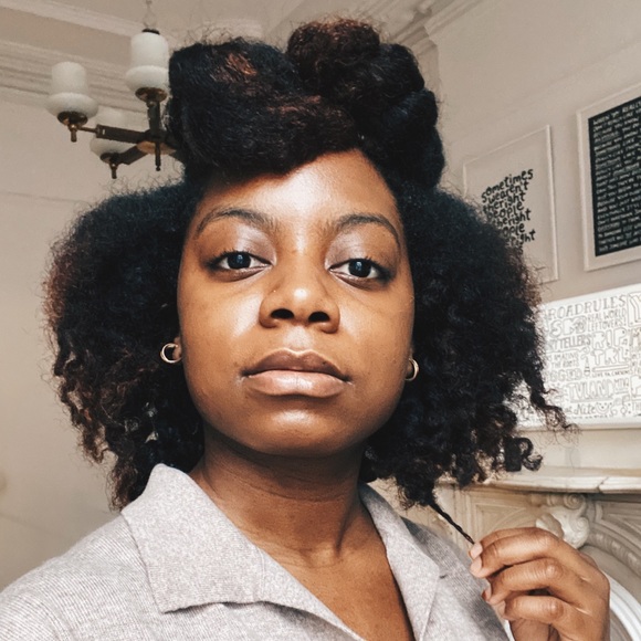 Profile Picture of Aryn Phillips (@darkskinauntviv) on Poshmark