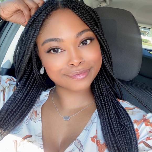 Profile Picture of Alexia Carrion (@akcx0x0) on Poshmark
