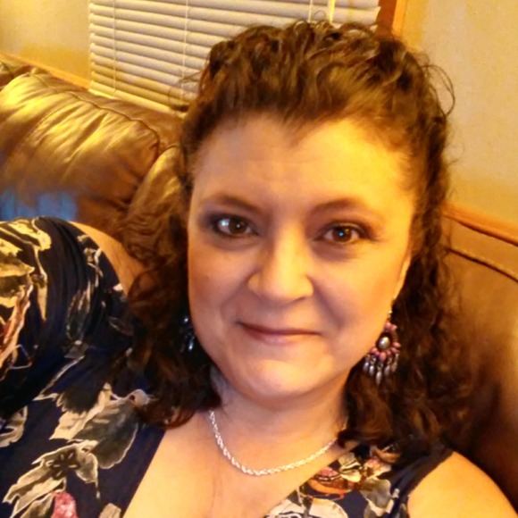 Profile Picture of Ria Arcarisi (@ria_romeo) on Poshmark