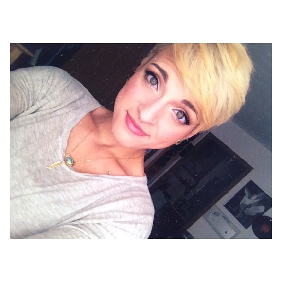 Profile Picture of Alea Brown (@aleabrown) on Poshmark