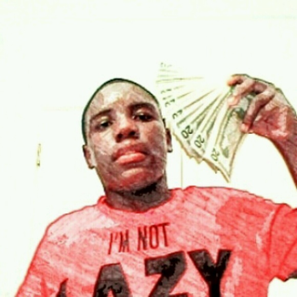 Profile Picture of Walter Tyler (@walter__1k2k) on Poshmark