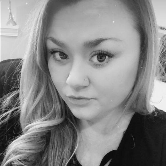 Profile Picture of Sarah Gritter (@ssmithes18) on Poshmark