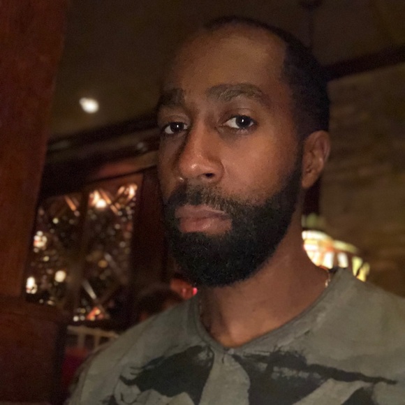 Profile Picture of Geoffrey Graham (@geoffreygraham) on Poshmark