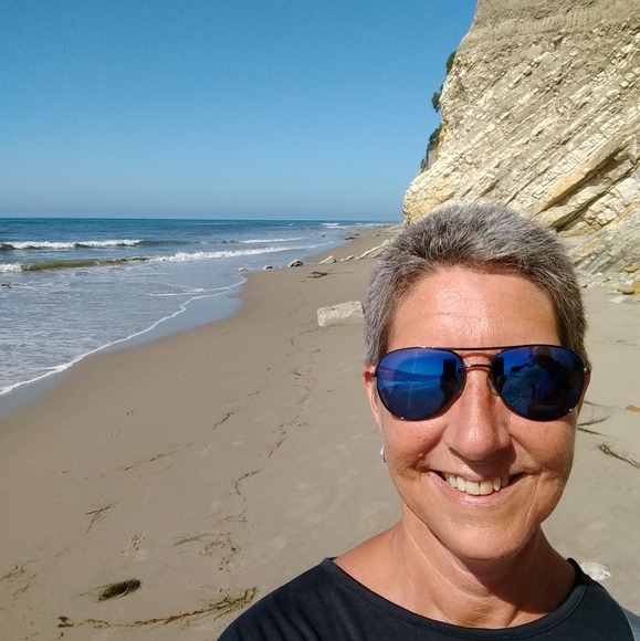 Profile Picture of Shelly Mattson (@shellymattson) on Poshmark