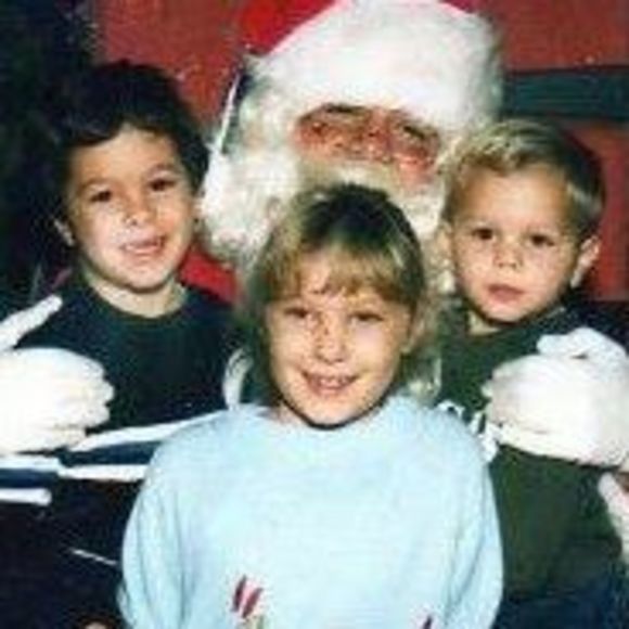 Profile Picture of Sandy Caparella (@sandycapa) on Poshmark