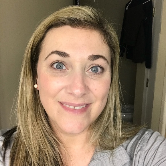 Profile Picture of Jennifer Strength (@jenniferstre154) on Poshmark
