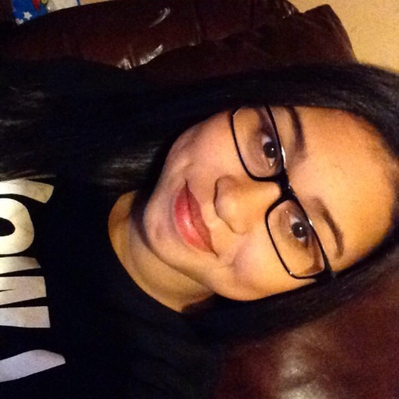 Profile Picture of Celine Gonzalez (@celinemariee) on Poshmark