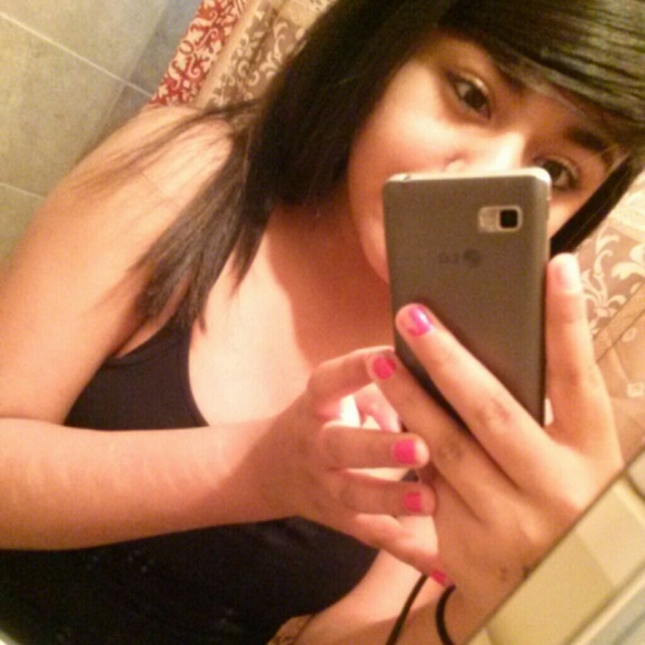 Profile Picture of Samera Travis (@sameratravis) on Poshmark