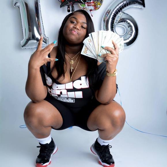 Profile Picture of Tanyah Whitfield (@slayyynyah) on Poshmark