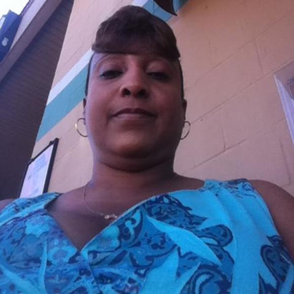 Profile Picture of Sandra Alexander (@samlatrice1963) on Poshmark