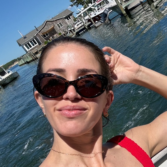 Profile Picture of Brittany Curcuru (@bcurcuru) on Poshmark