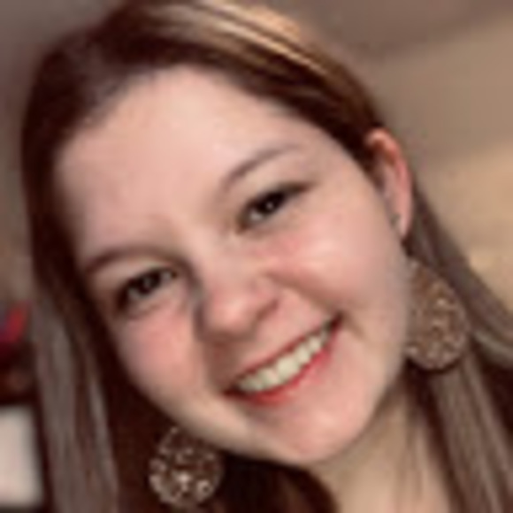 Profile Picture of Bailee Thomas (@20thomasbpcisd) on Poshmark