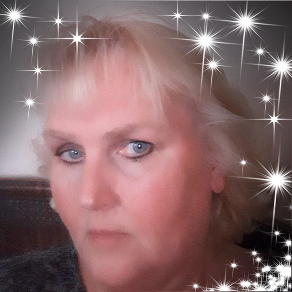 Profile Picture of Julia Beydler (@juliagulia0926) on Poshmark