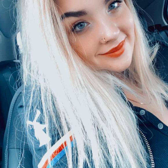 Profile Picture of Mikaela Gray (@mikaelagray11) on Poshmark
