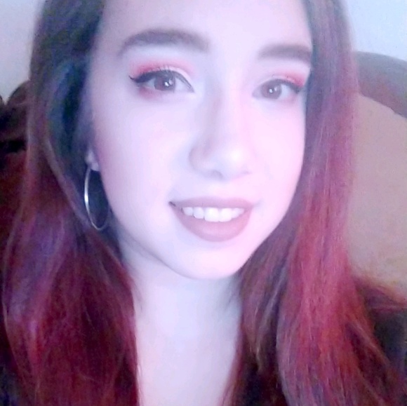 Profile Picture of Molly Mcinroy (@molldoll265) on Poshmark