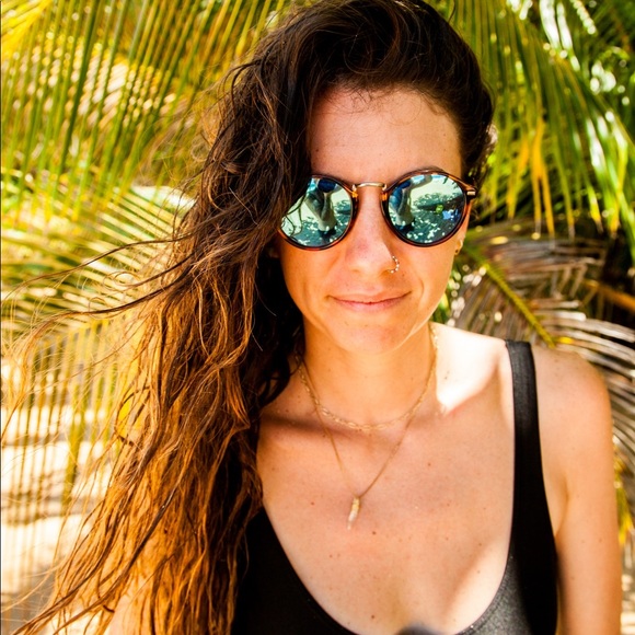 Profile Picture of Casey Bently (@manydiffrent) on Poshmark