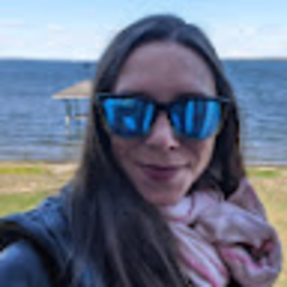 Profile Picture of Gia Portfolio (@giaportfolio) on Poshmark