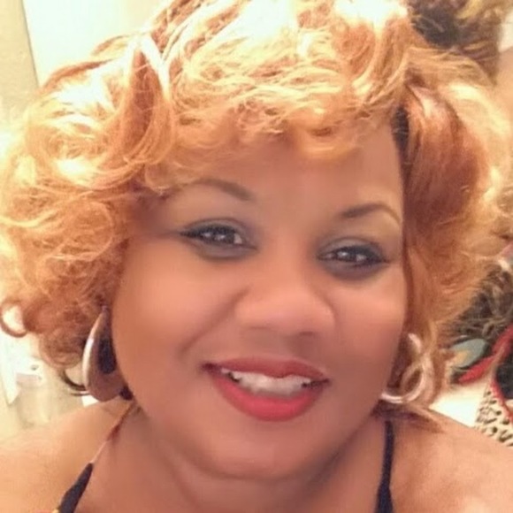 Profile Picture of Crystal Swinton (@msswin59) on Poshmark