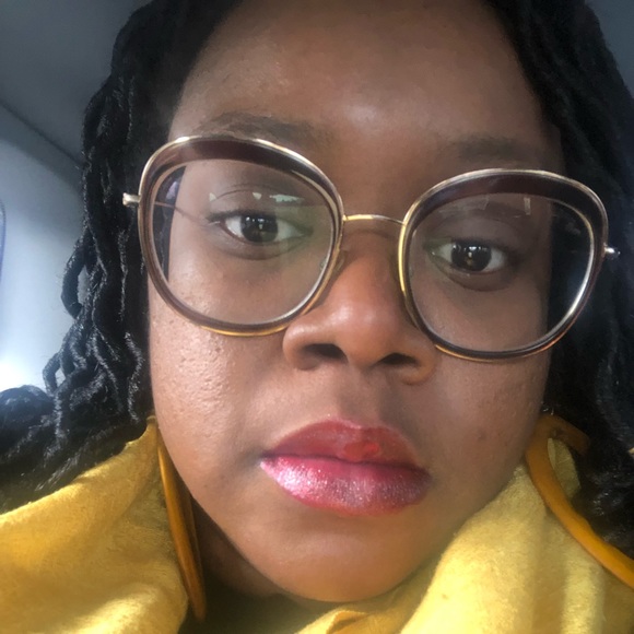 Profile Picture of Tracey Douglas (@tavd1986) on Poshmark