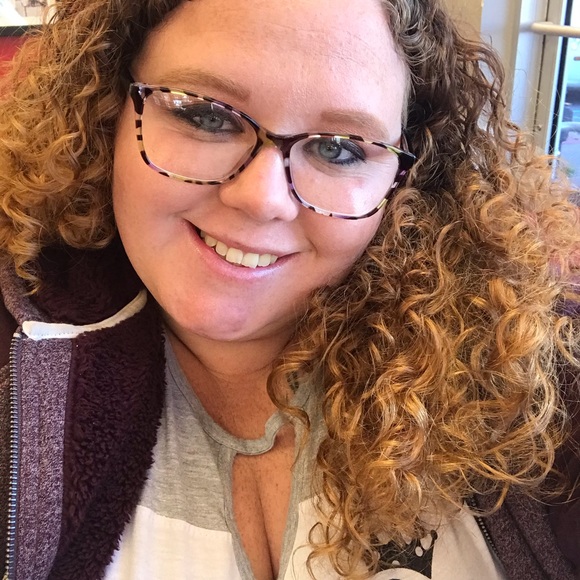 Profile Picture of Carlisa Rapp (@carlisar1) on Poshmark