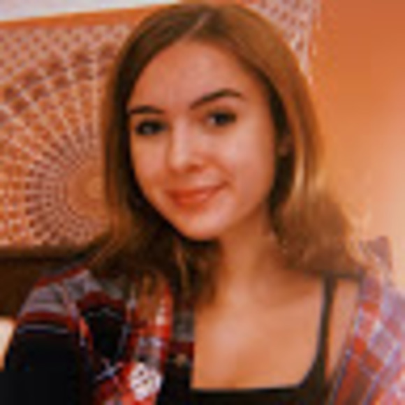 Profile Picture of Anna Csuha (@annacsuha) on Poshmark