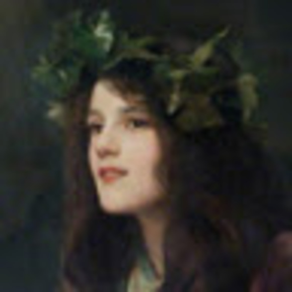 Profile Picture of Lauren Ferraccioli (@moosfaerie) on Poshmark