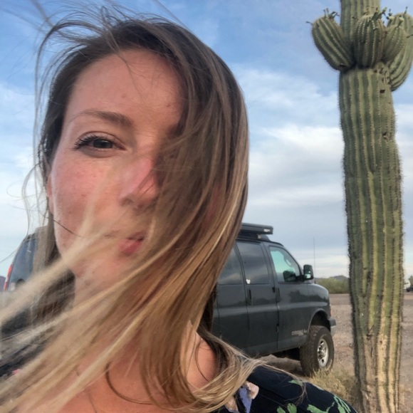 Profile Picture of Holly Pennell (@hollypennell) on Poshmark