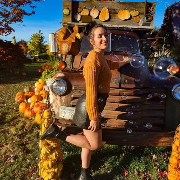 Profile Picture of Gaby Valmer (@gabyvalmer) on Poshmark