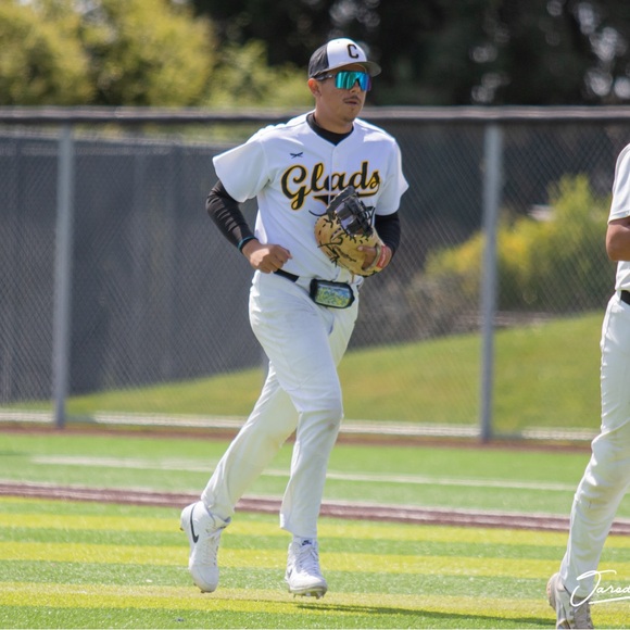 Profile Picture of Pablo Manzo (@mnzo) on Poshmark