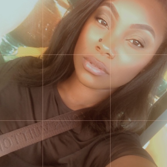 Profile Picture of Maxine Doggett (@m_doggett) on Poshmark