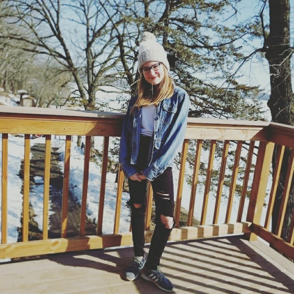 Profile Picture of Bailey Blonigen (@bailey944) on Poshmark