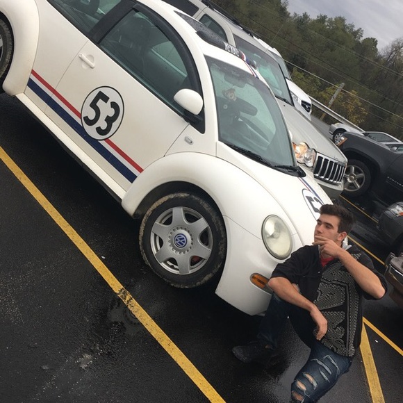 Profile Picture of Michael Magill (@michaelm77) on Poshmark