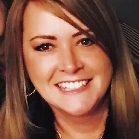 Profile Picture of Leslie Bass (@lesliebass01) on Poshmark