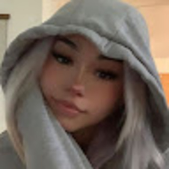 Profile Picture of Kelsey Mclees (@kelseymclees) on Poshmark