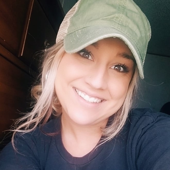 Profile Picture of Beranda Liedle (@berandaliedle) on Poshmark