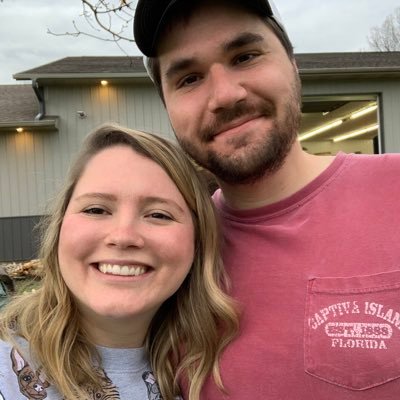 Profile Picture of Eric (im The One In Red)🐝 (@Ericnoteeric) on Twitter
