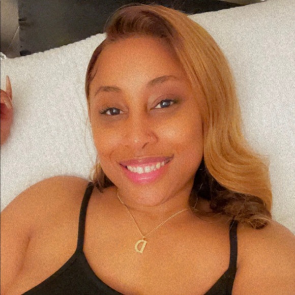 Profile Picture of Daleesia Corfman (@daleesiacorfman) on Poshmark