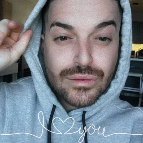 Profile Picture of Damian Ryan (@damianryan) on Poshmark