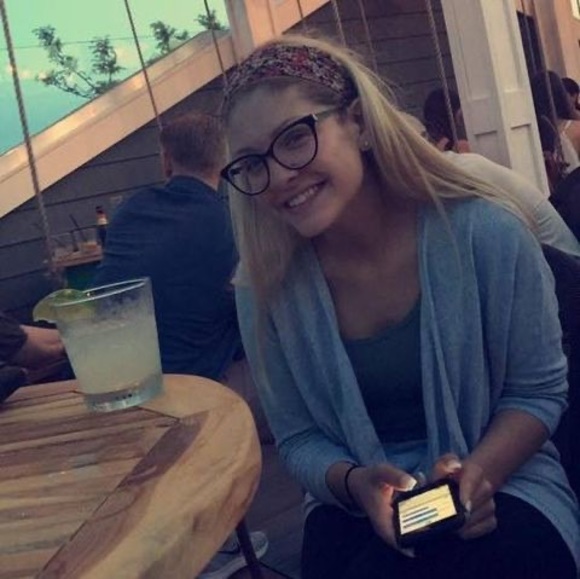 Profile Picture of Allison Ullger (@allison_ullger) on Poshmark