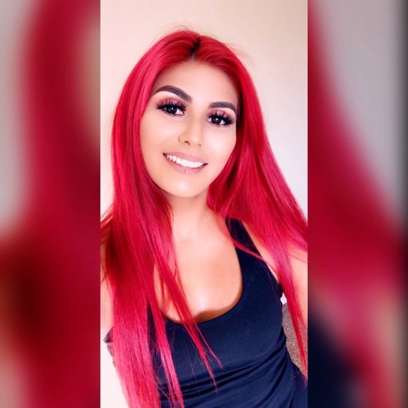 Profile Picture of Cassandra Tovar (@sannddrrra) on Poshmark